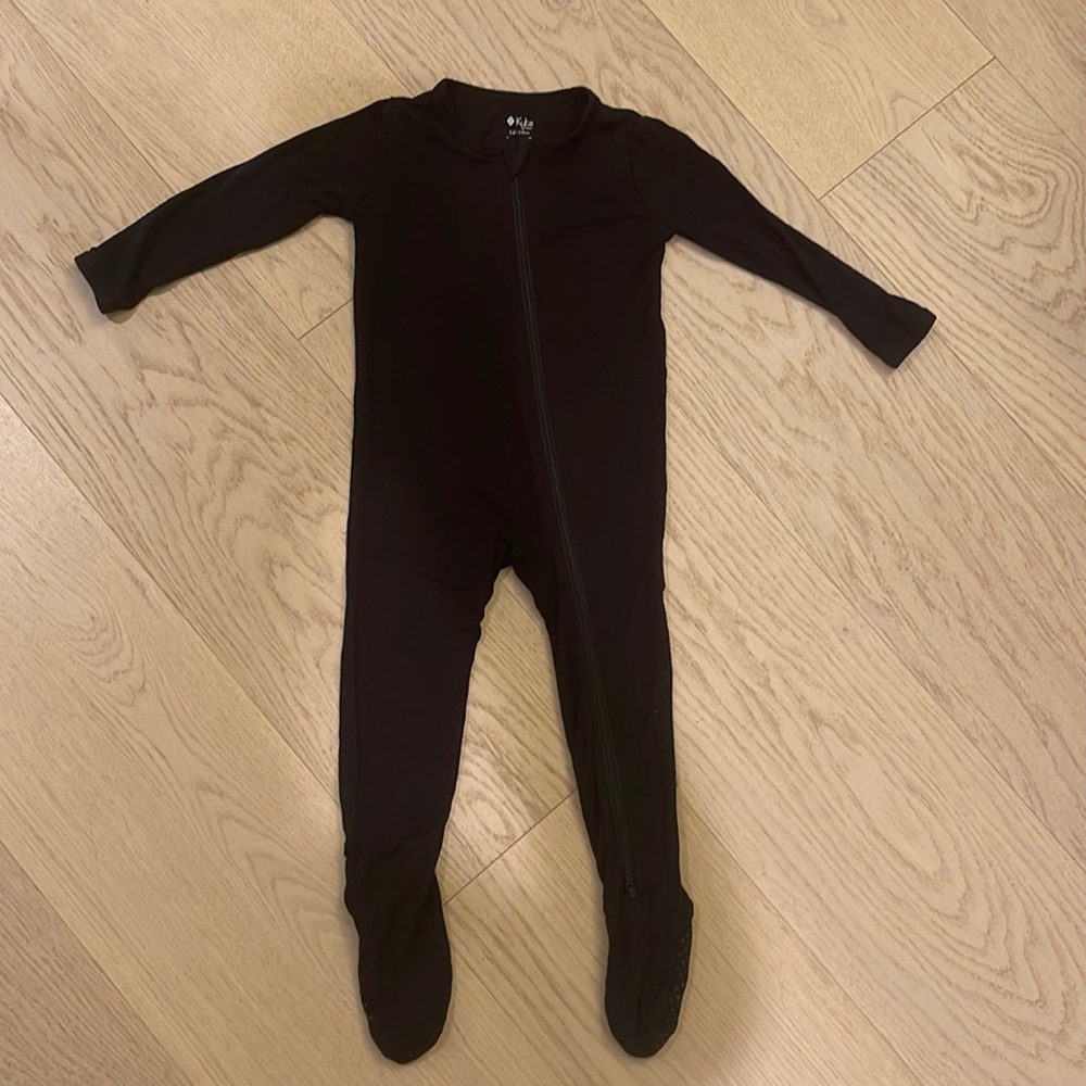 Kyte Baby Zip Up Footie in Midnight (black). Sz 12-18 mos